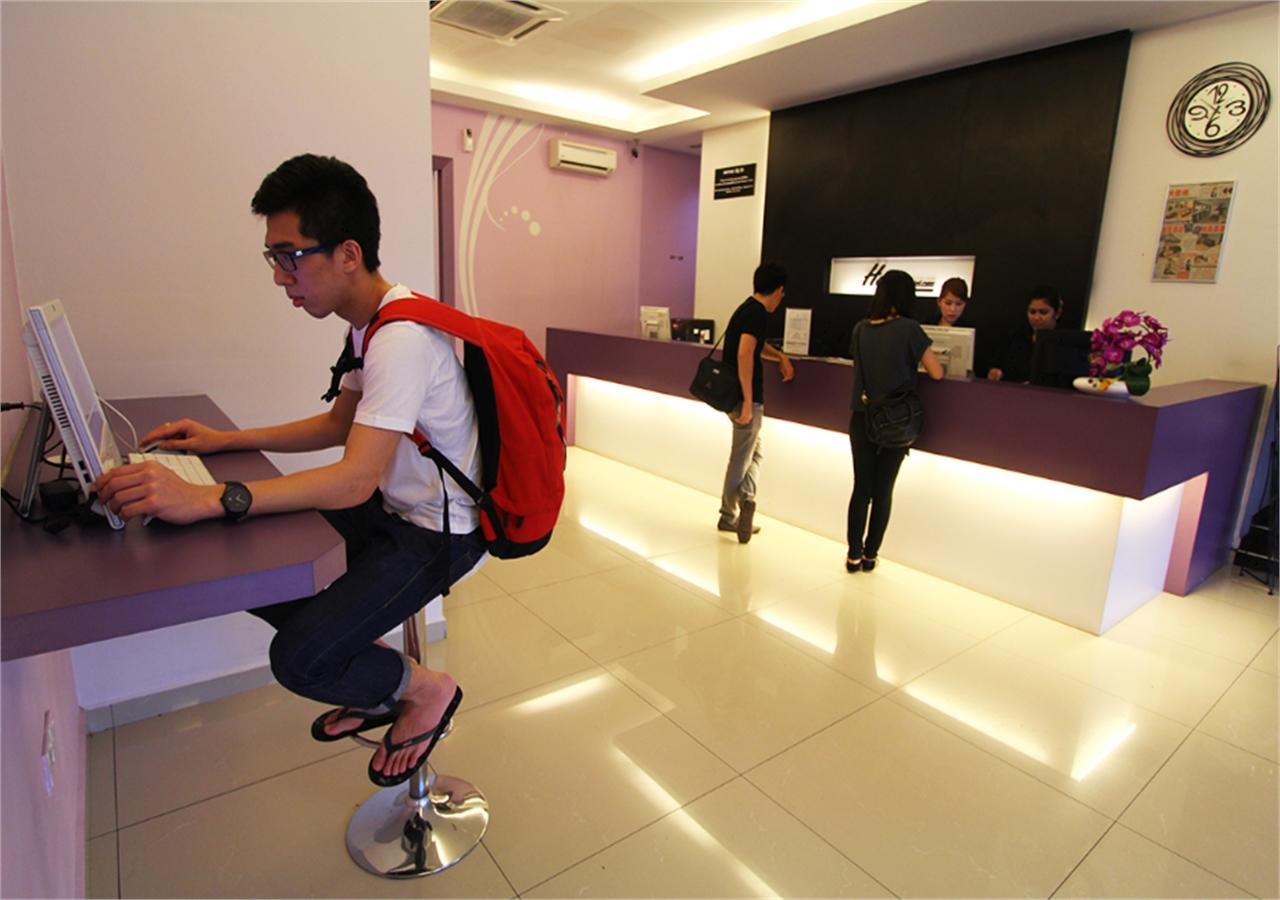 Here Hotel Skudai Extérieur photo