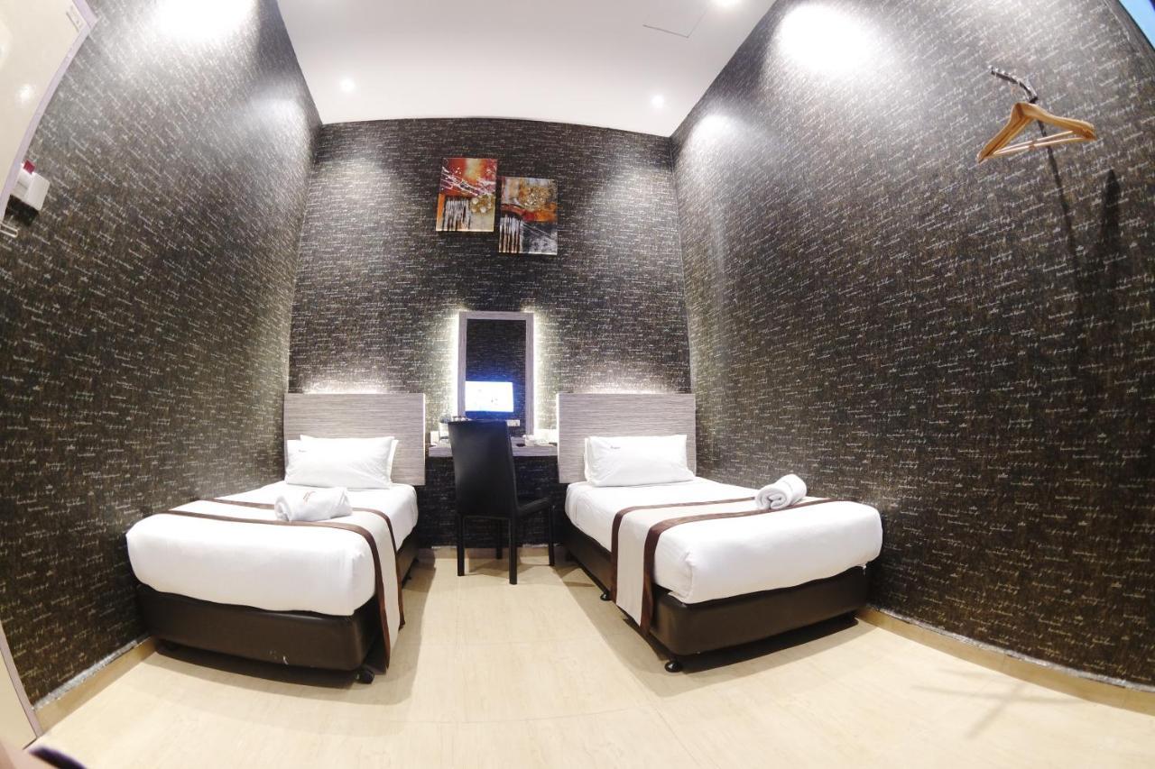 Here Hotel Skudai Extérieur photo