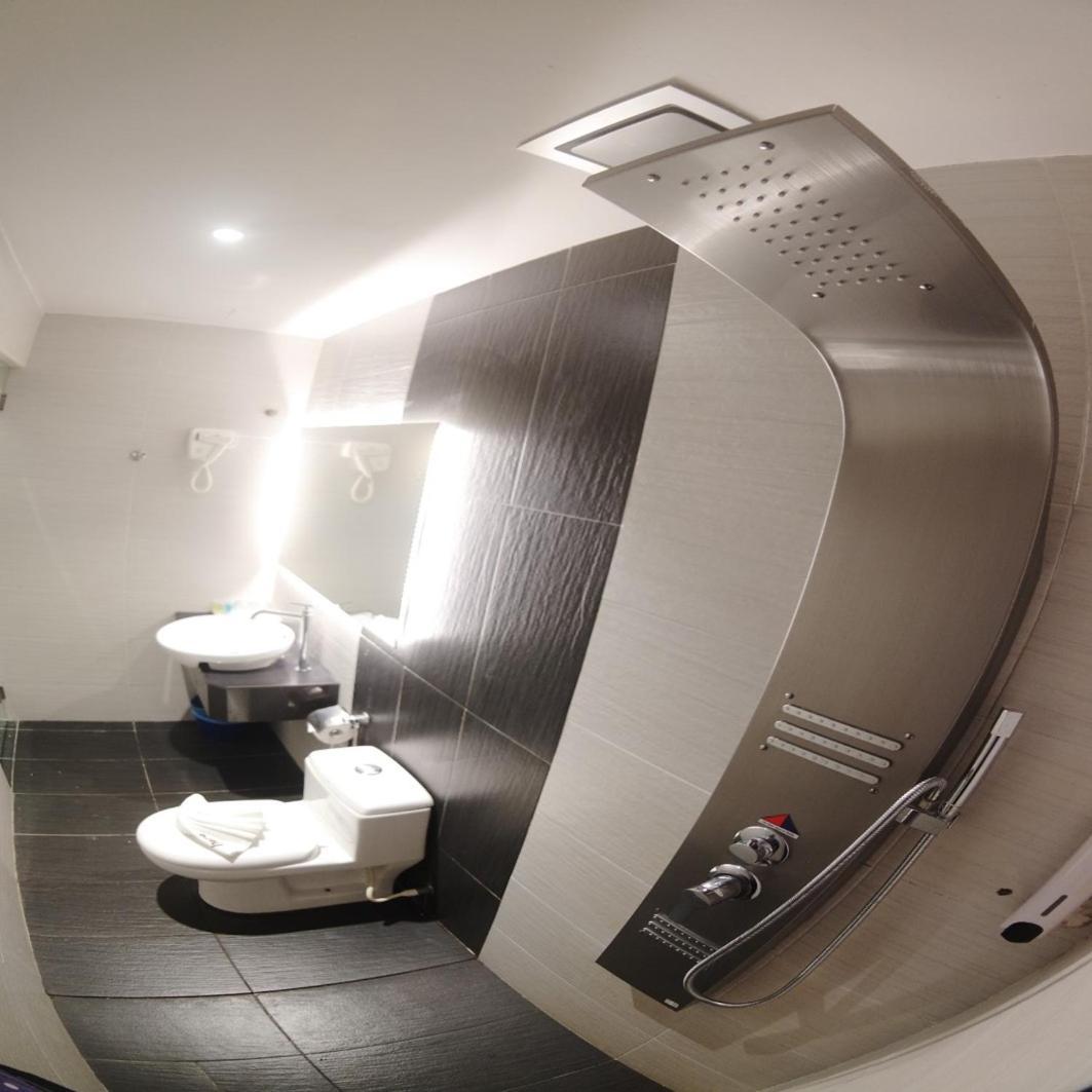 Here Hotel Skudai Extérieur photo