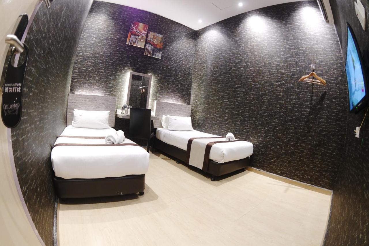 Here Hotel Skudai Extérieur photo