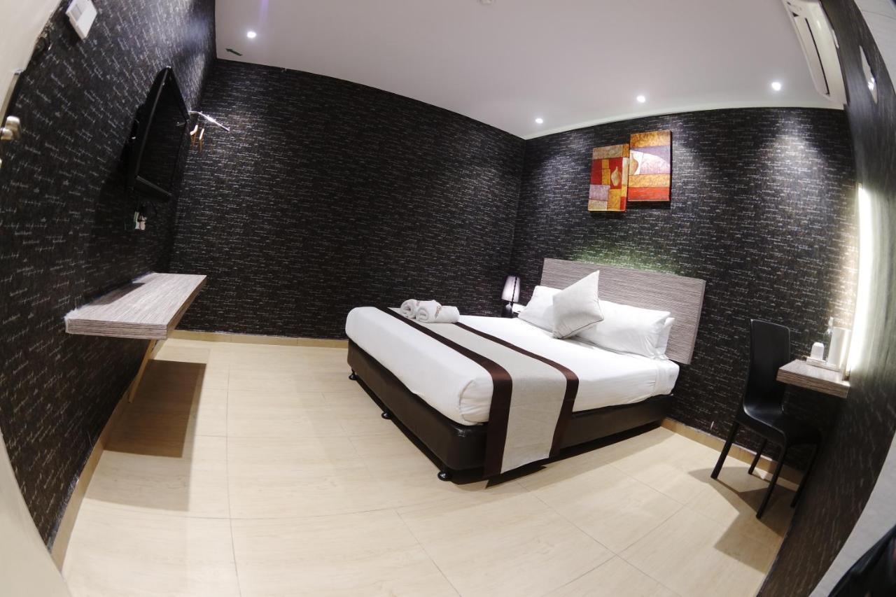 Here Hotel Skudai Extérieur photo