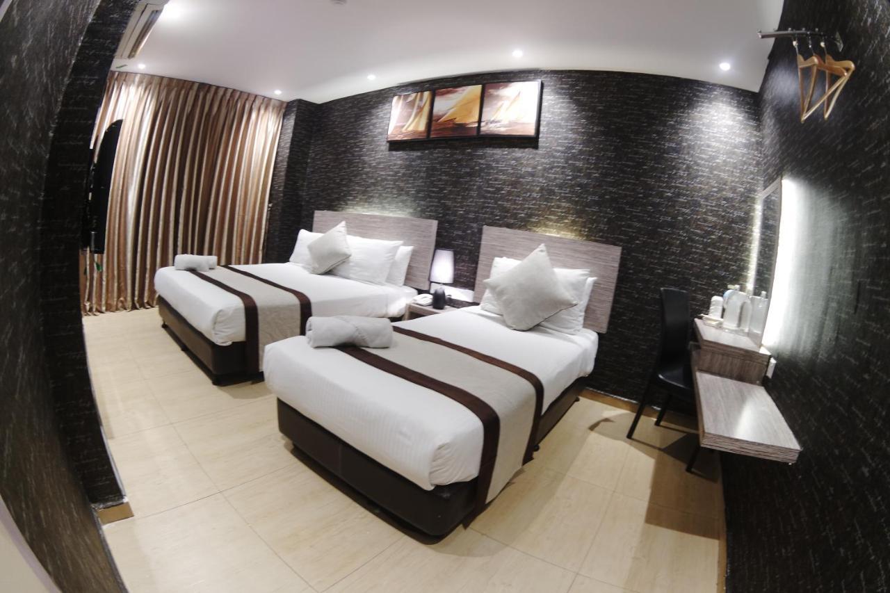 Here Hotel Skudai Extérieur photo