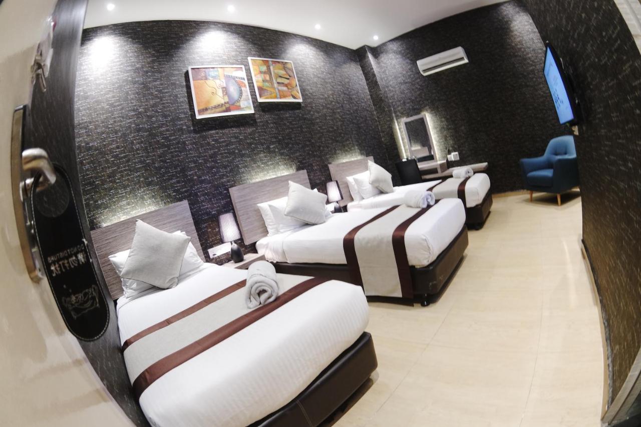 Here Hotel Skudai Extérieur photo