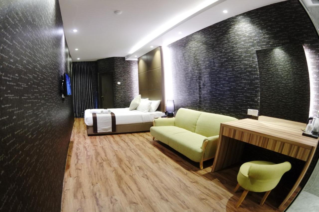 Here Hotel Skudai Extérieur photo