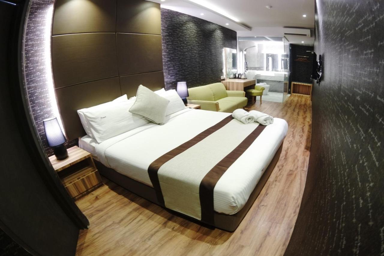Here Hotel Skudai Extérieur photo