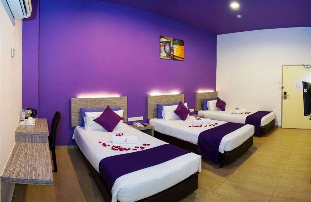 Here Hotel Skudai Extérieur photo